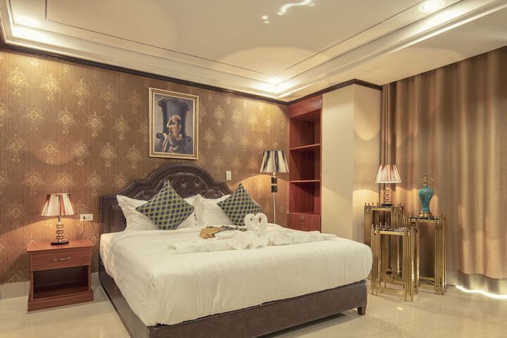 Room 9 of 24