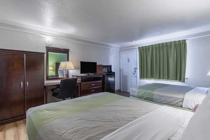 2 Queen Beds (4 of 4)