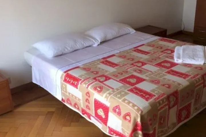 Room 6 of 14