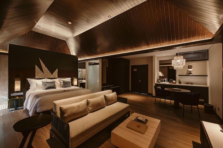 Room 15 of 76