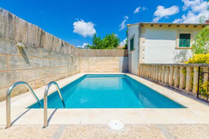 Pool 32 of 76