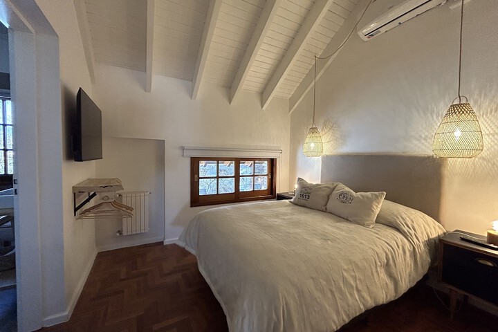 Room 4 of 16