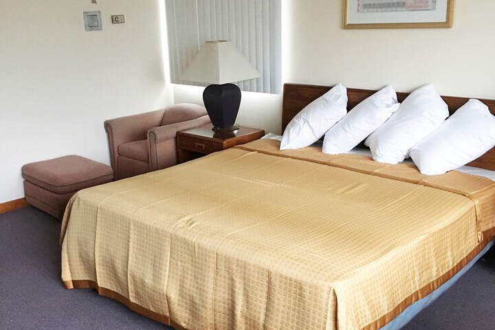 Room 9 of 20