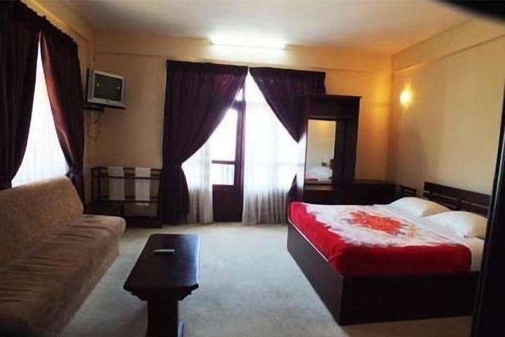 Room 12 of 33
