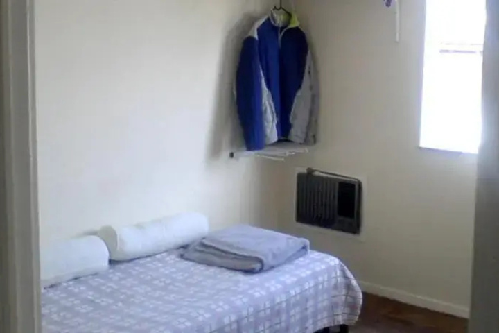 Room 4 of 8