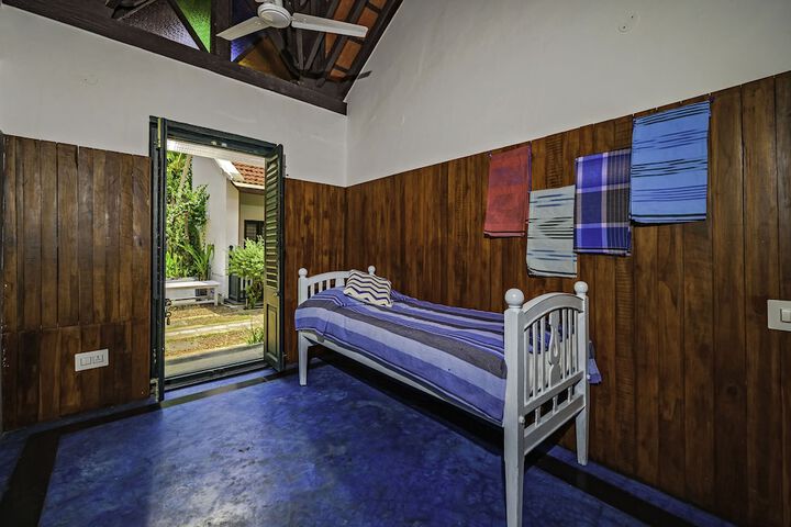 Room 4 of 37