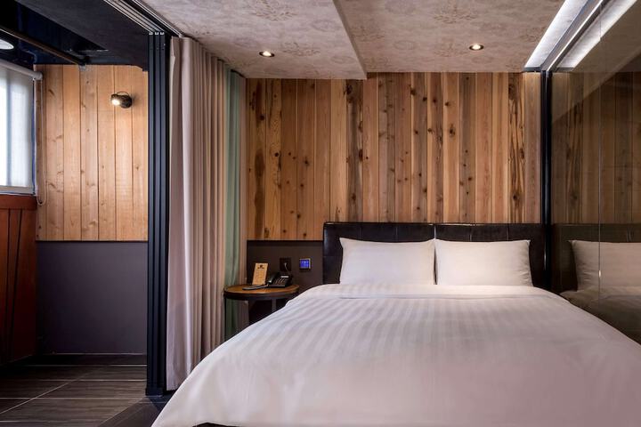 Room 13 of 77