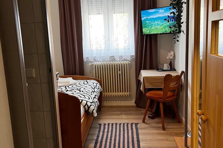 Room 12 of 40