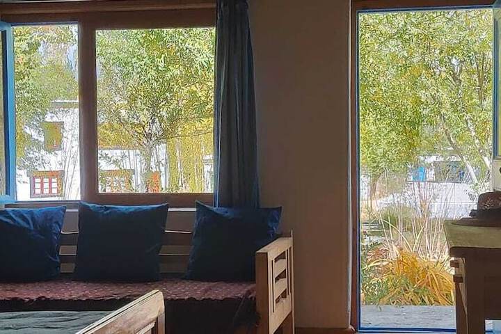 Room 13 of 27