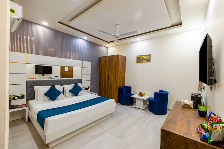 Room 17 of 37