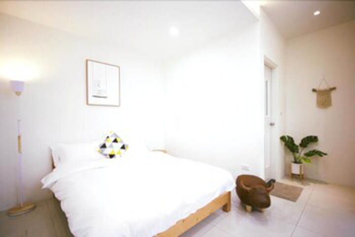 Room 3 of 8