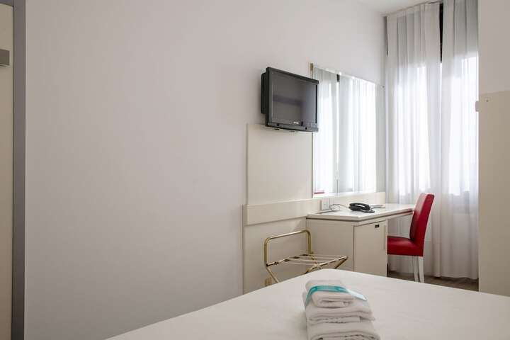 Room 44 of 86