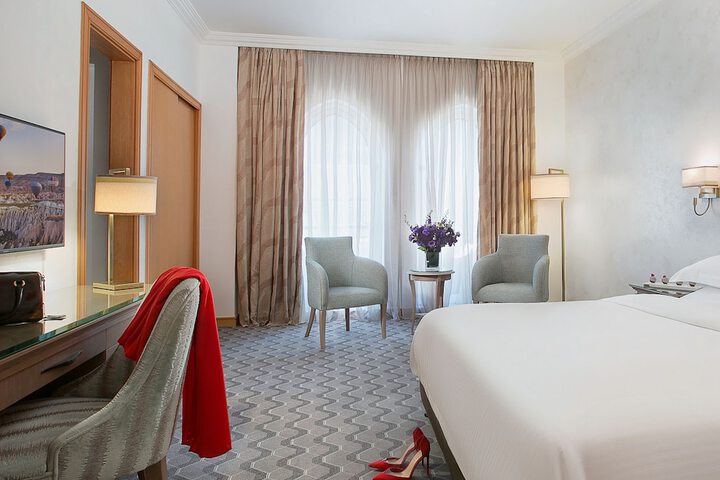 Room 25 of 266
