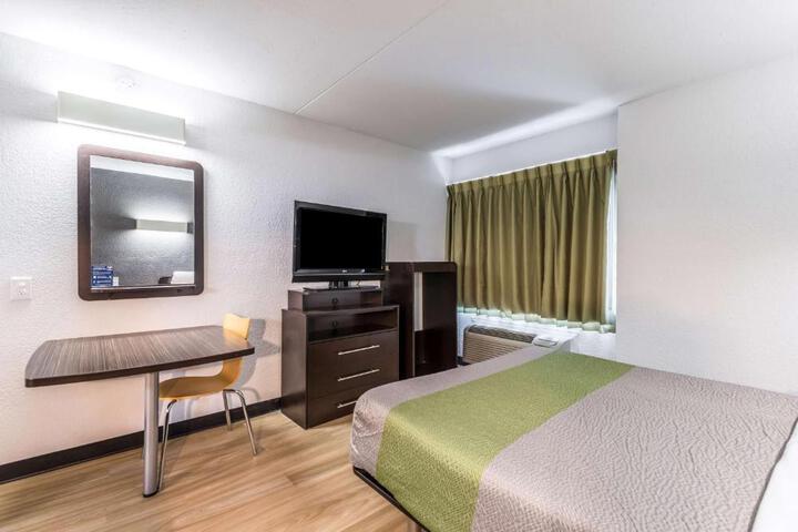 1 Queen Bed Kitchen (13 of 21)