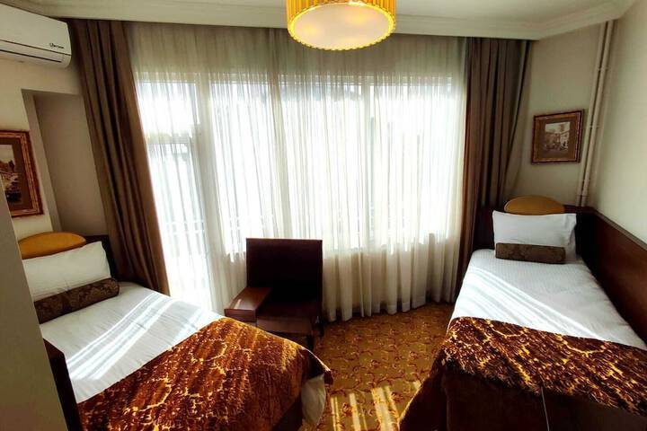 Room 16 of 33