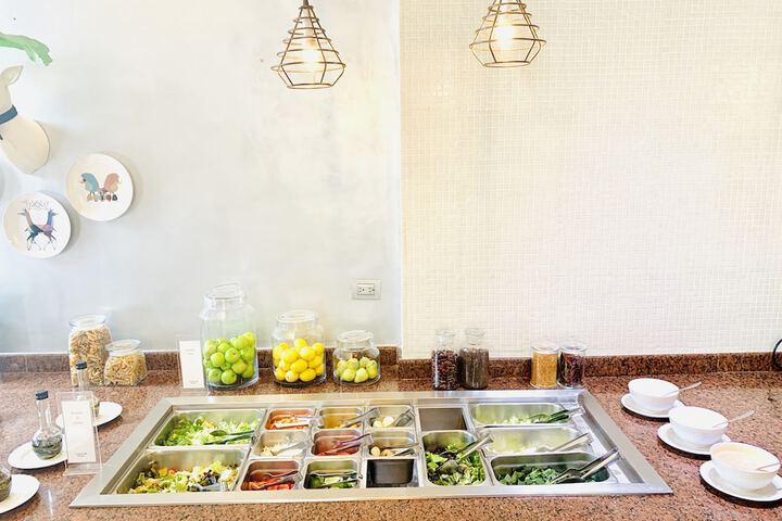 Dining 45 of 56