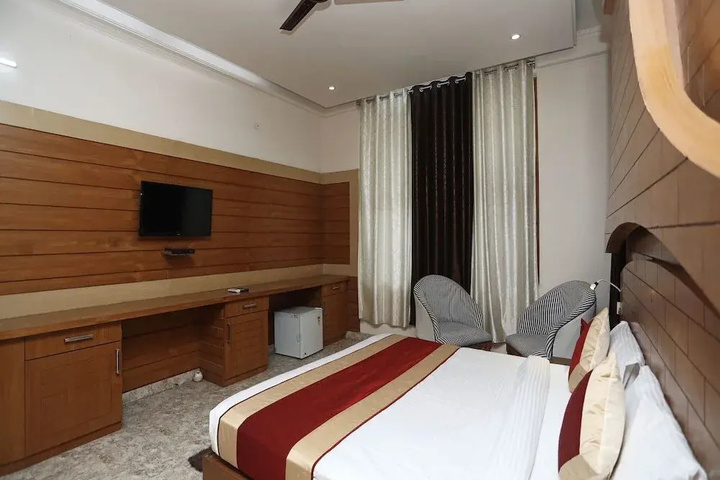 Room 3 of 13