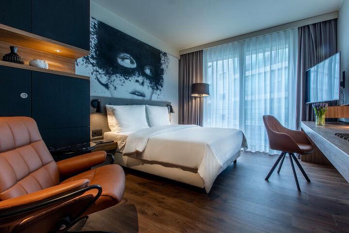 Room 37 of 122