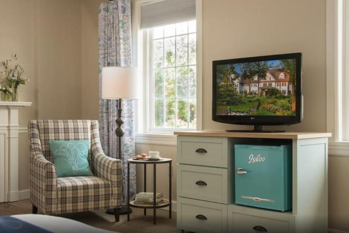 1 Bedroom Country Deluxe Suite King Bed Sofa Accessible (6 of 10)