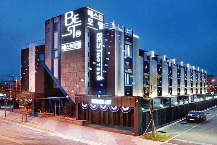 Hotel 11 of 61