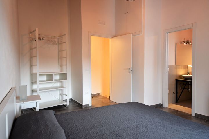 Room 7 of 16