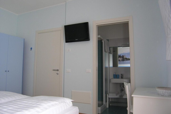 Room 6 of 25
