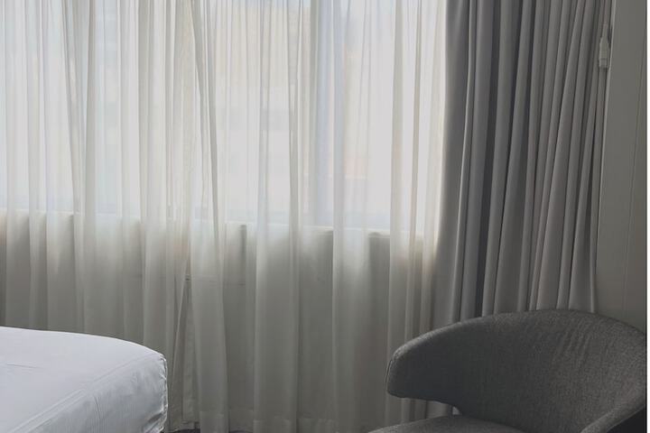 Room 10 of 27