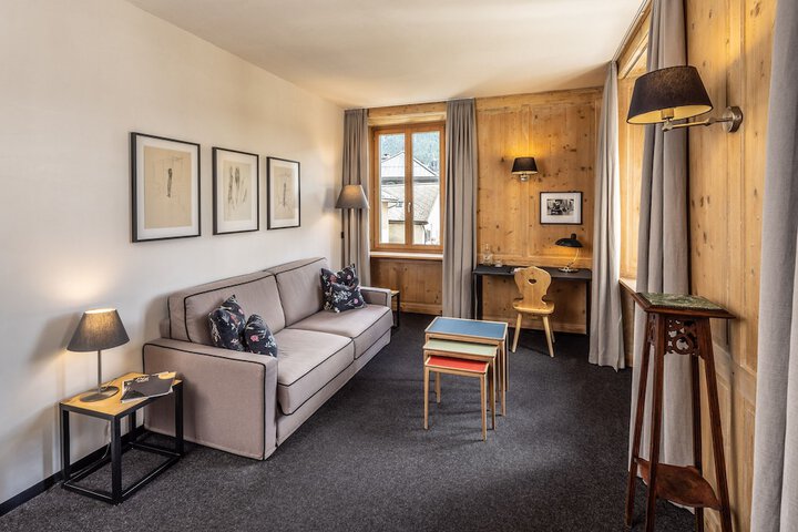 Room 25 of 77