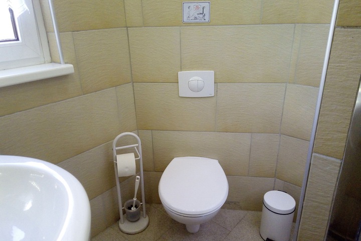 Room 42 of 60