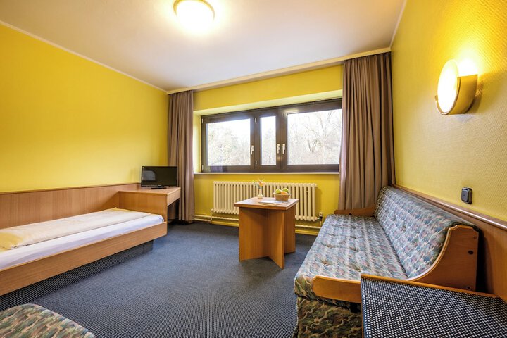 Room 4 of 74