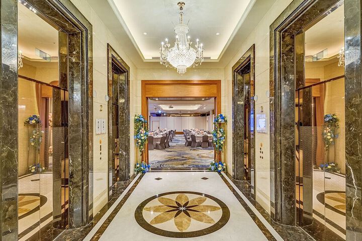 Ballroom/Hall 66 of 92