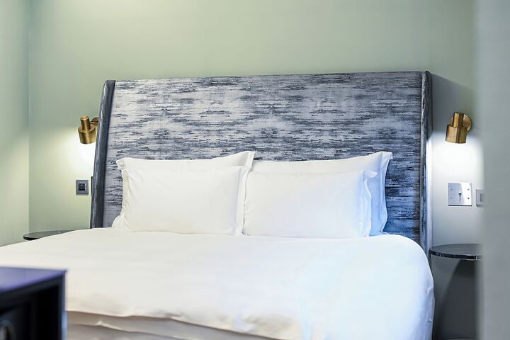Room 40 of 141
