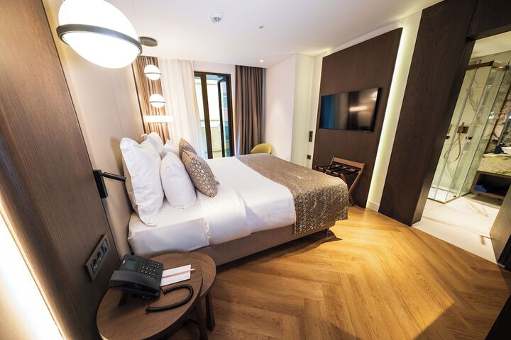 Room 27 of 200