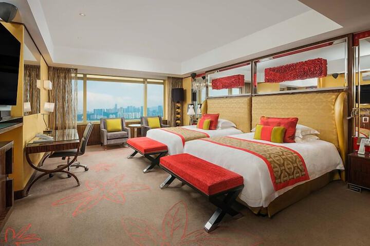 Room 12 of 42