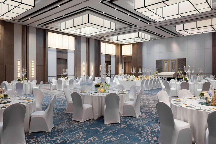 Ballroom/Hall 83 of 97