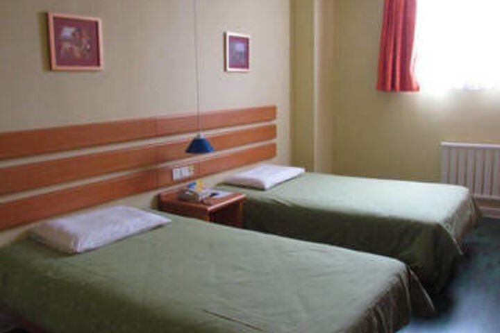 Room 11 of 28