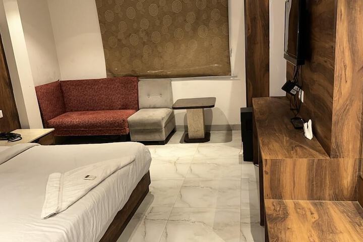 Room 2 of 26