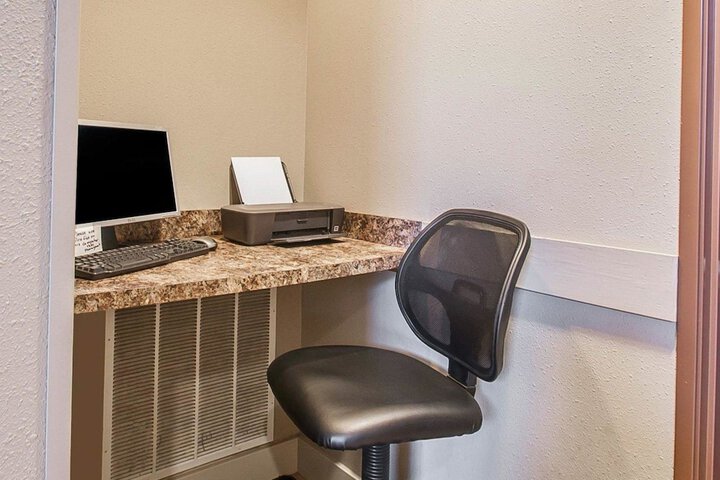 Business Center 40 of 43