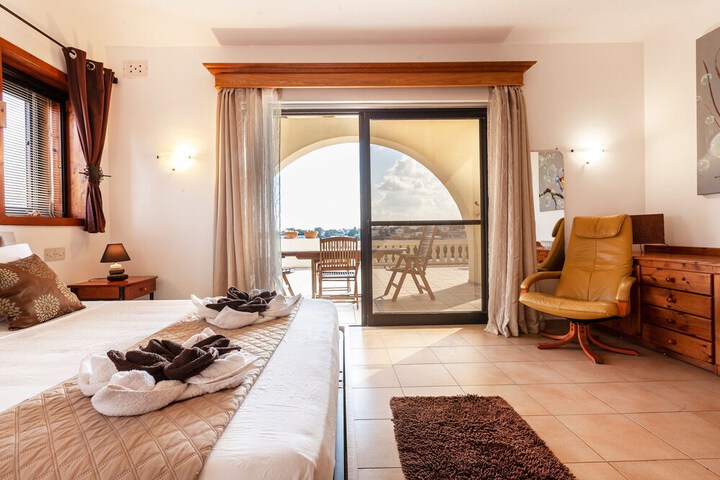 Room 11 of 75
