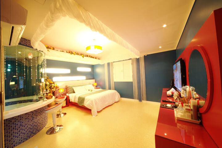 Room 5 of 33
