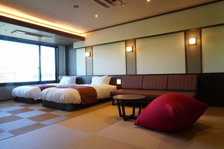 Room 16 of 104