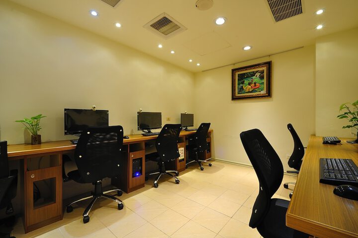 Business Center 87 of 90