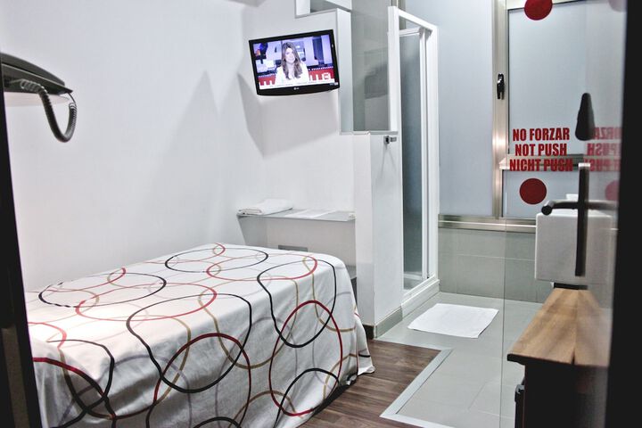 Room 10 of 34