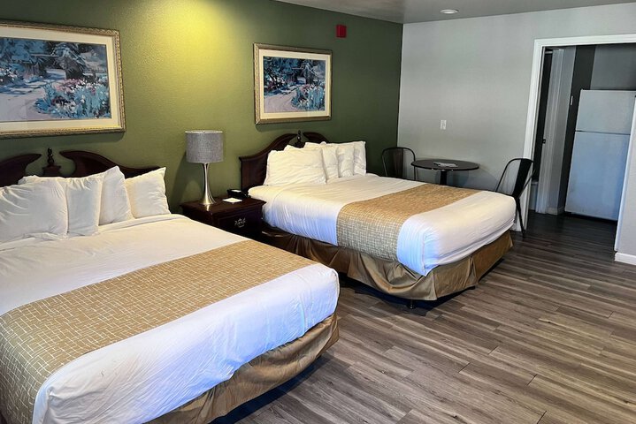 2 Queen Beds (7 of 22)
