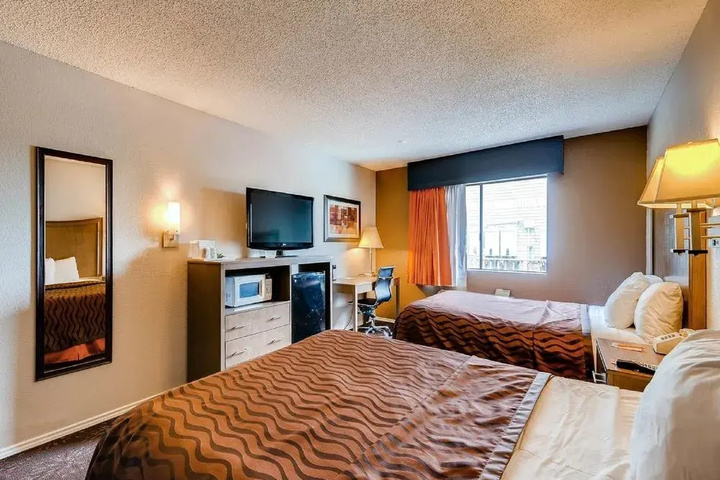 Room 4 of 37