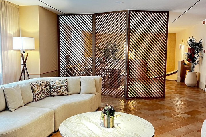 Lounge 68 of 88