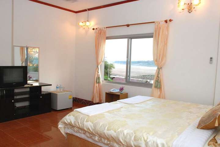 Room 10 of 37