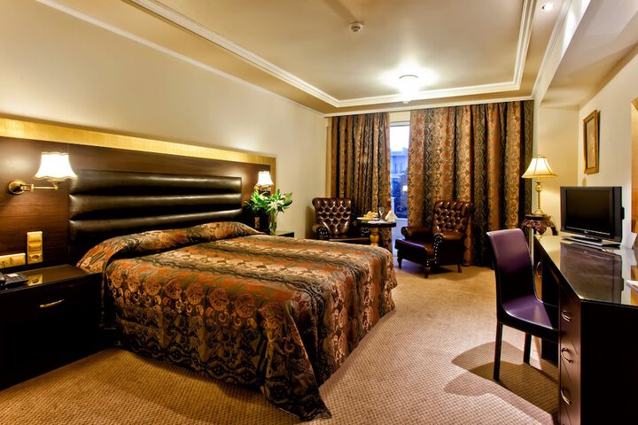 Room 16 of 48