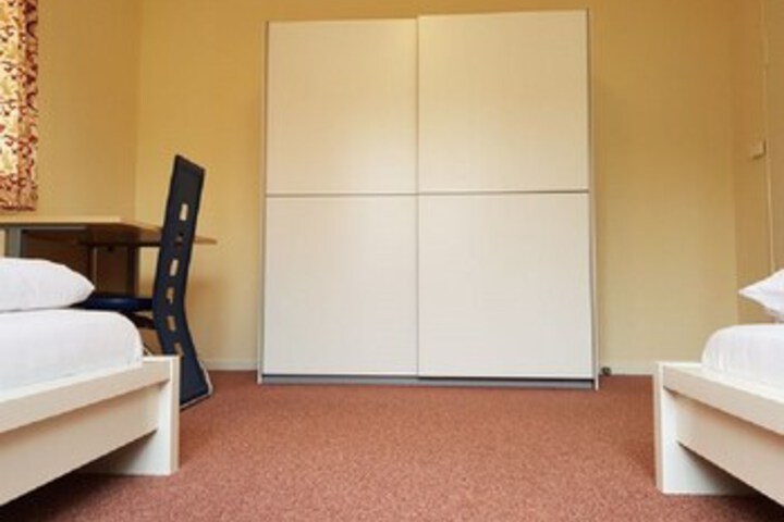 Room 6 of 12