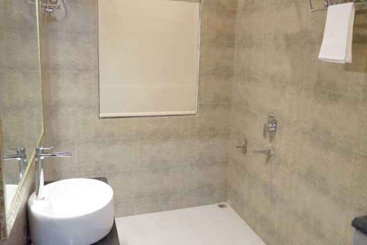 Room 7 of 13